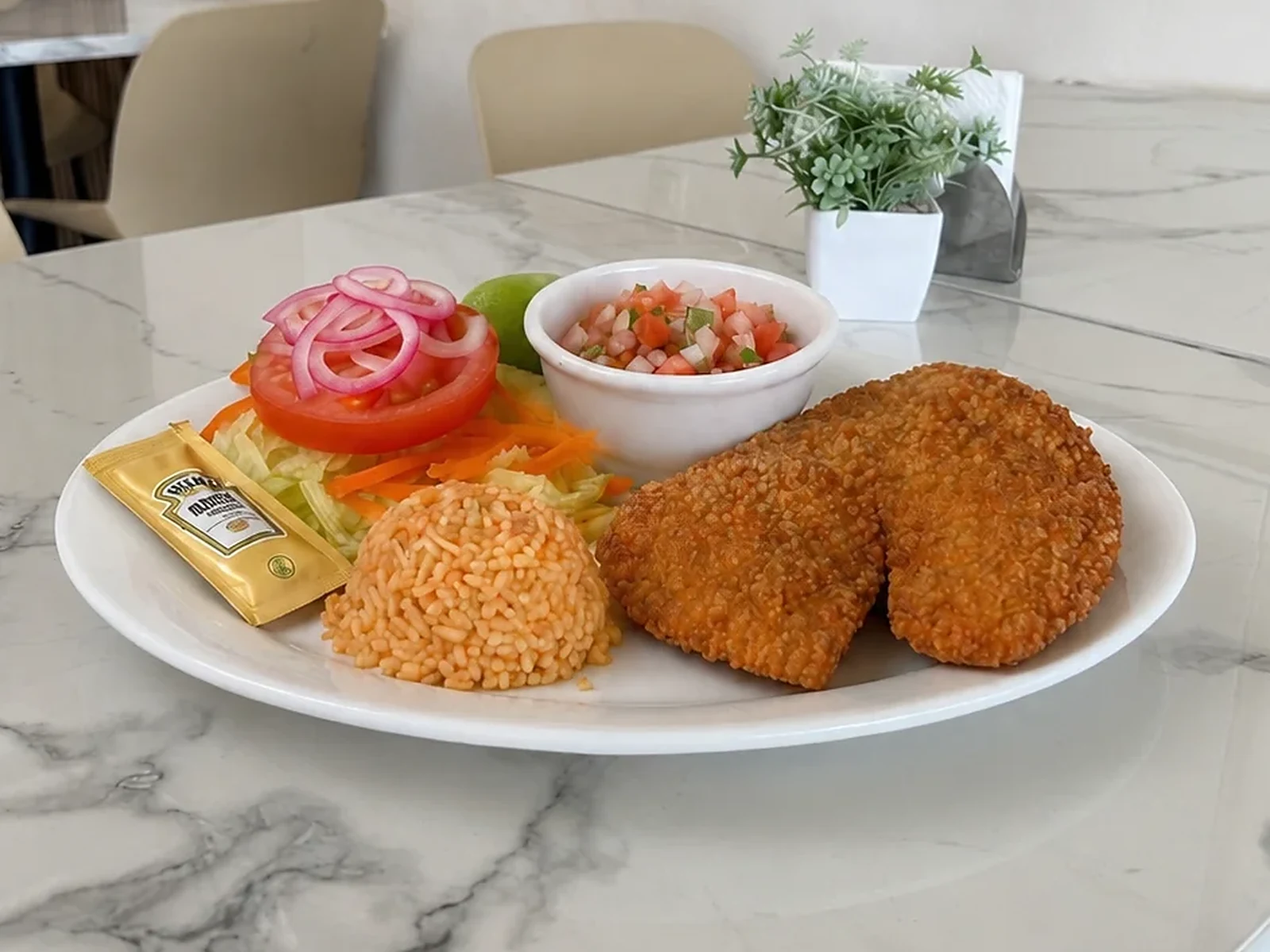 Filete empanizado — guisado casero de Casa D'Karmen