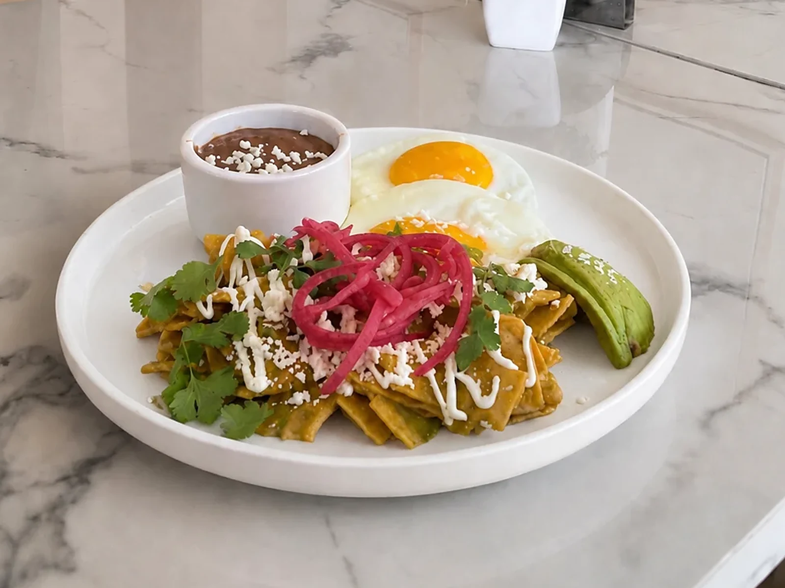 Chilaquiles con huevos — desayuno casero de Casa D'Karmen